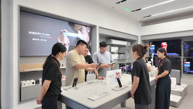 利津:电子产品销售火爆 “后高考经济”升温