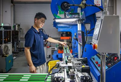 瑞晨精密电子订单充足生产忙，积极助力瑞昌市“三大百日攻坚行动”